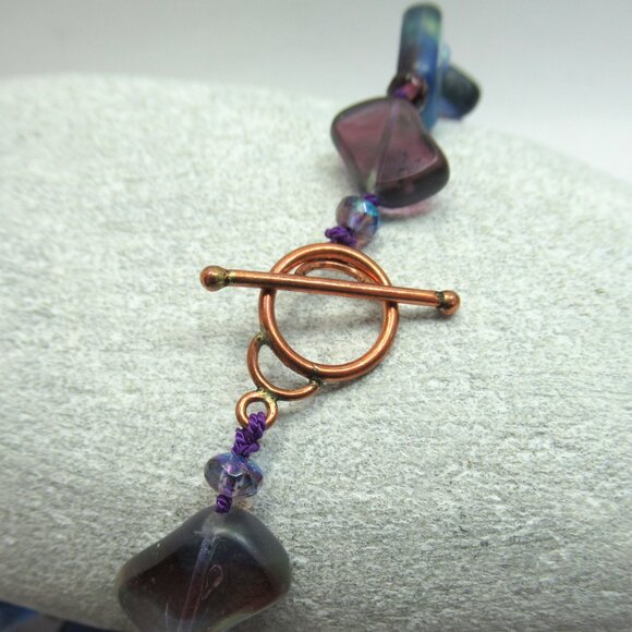 Uranium glass bead Necklace - Picture 7 of 9